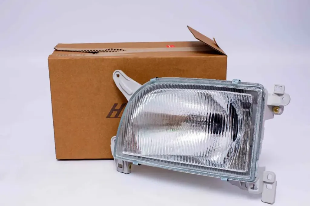 LEFT HEAD LIGHT ASSEMBLY HIACE