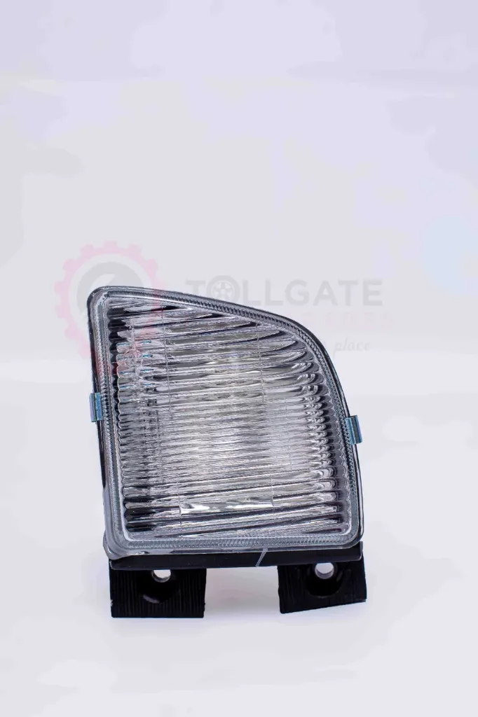 RIGHT FOG LIGHT TOYOTA HIACE NB
